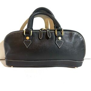 Classic Black Leather Top-Handle Satchel with Contrast Stitching